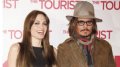 Angelina Jolie et Johnny Depp, ils sont mis, mais ça ne va plus loin
