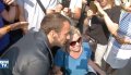 Emmanuel et Brigitte Macron s'offrent un bain de foule au Touquet (vidéo)