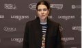 Charlotte Casiraghi tout sourire et en mode rappeuse avec Pierre Niney (vidéo)