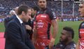 Des rugbymen s'agenouillent devant Emmanuel Macron en signe de respect (vidéo)