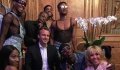 La photo du couple Macron à l'Elysée avec des danseurs moqué par des députés