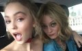Lily-Rose Depp et Vanessa Paradis : selfie complice avant le défilé Chanel (photos)