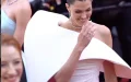 Iris Mittenaere : ce rire spontané sur le tapis rouge divise totalement Cannes