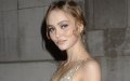 Lily-Rose Depp s'offre un Noël romantique à Paris avec 070 Shake