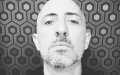 Gad Elmaleh effrayant avec sa boule à zéro (photo)