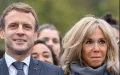 Le rituel à bord de l'avion d'Emmanuel et Brigitte Macron fait jaser