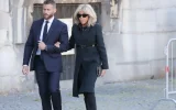 Brigitte Macron aux Obsèques de Nathalie Baye : « une vraie leçon » sa tenue crée la surprise