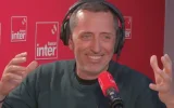 Gad Elmaleh : ses lectures dévoilées… loin de Charlotte Casiraghi