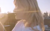 Hommage touchant d'Angèle à Kavinsky après la disparition du producteur