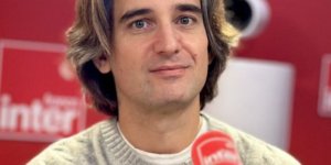 Dimitri Rassam en vacances à Barcelone avec le frère de Charlotte Casiraghi