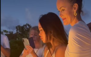 Absence remarquée de Serge Varsano : l'hommage de Laeticia Hallyday intrigue