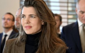 Charlotte Casiraghi et Nicolas Mathieu : le sourire qui veut tout dire dans les rues de Paris