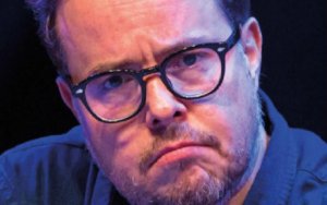 Double épreuve pour Nicolas Demorand : santé fragile et audiences en chute libre