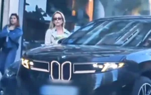 Kylian Mbappé et Ester Expósito : une vidéo de leur rencontre à bord d'un SUV noir à Madrid