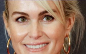 Cœur Brisé ! Laeticia Hallyday culpabilise avec Serge », « Johnny ne m'a jamais donné sa bénédiction pour être heureuse sans lui » !