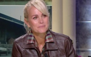 Laeticia Hallyday présente déjà Serge Varsano, à ses amis ! Il lui offre une surprise hollywoodienne !