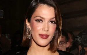 « Toujours avec cette « mante » ? » : Iris Mittenaere prise pour cible par les fans d'Antoine Dupont !