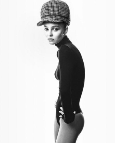 Lily-Rose Depp anorexique ?? Elle se lâche sur des chicken nuggets au Macdo (photo)