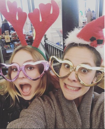 Entre Lily-Rose Depp et Alysson Paradis, « l'amour est complice » selon Gala (photos)