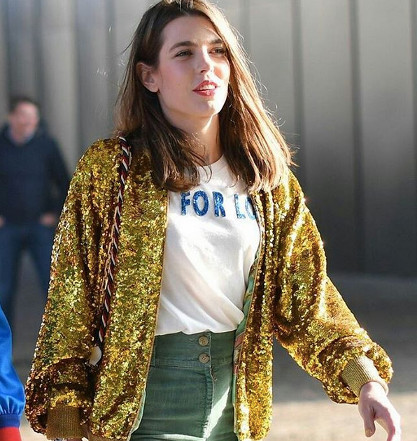 Charlotte Casiraghi sublime dans sa robe grise, aux côtés de son amie Frida Giannini (photo)