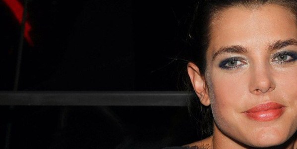 Charlotte Casiraghi, un tendre moment de complicité avec Catherine Deneuve à Paris (photos)
