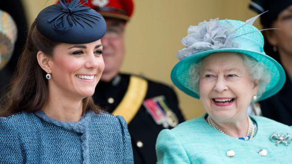 Kate Middleton sortie de son isolement par la reine