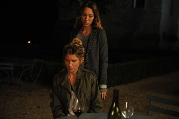 Alice Taglioni, des rondeurs naissantes à la première de « Premiers Crus » ? (photo)