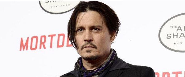 Johnny Depp adopte une chauve-souris