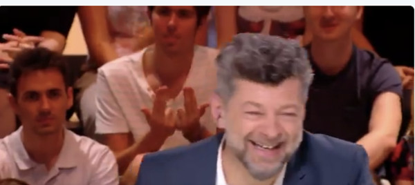 Andy Serkis fait la voix de Gollum chez Yann Barthès (vidéo)