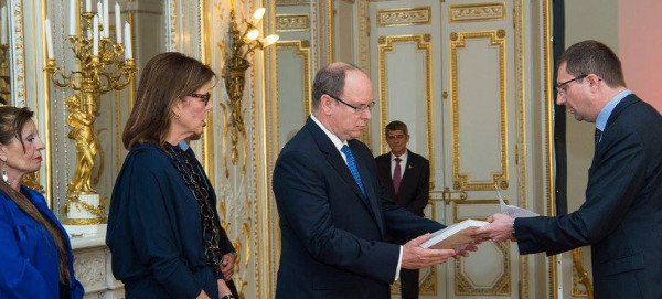 Albert et Caroline de Monaco honorent les auteurs monégasques (photo)