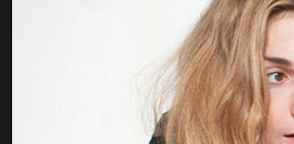 Julie Gayet surprise en mauvaise posture, photo surprenante