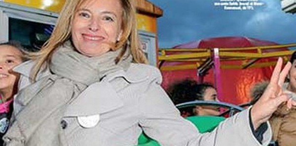 Ciblée, Valérie Trierweiler réplique à Michel Sapin sur Twitter (photo)
