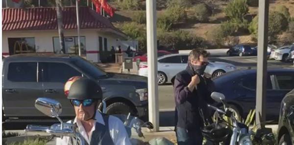 Loin des rumeurs, Guillaume Canet s'éclate avec Johnny Hallyday à Los Angeles (vidéo)