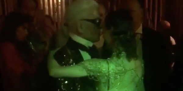 Vanessa Paradis, une danseuse émérite face à Karl Lagerfeld (vidéo)