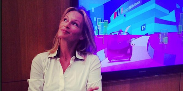 Estelle Lefébure à propos de sa fille Ilona Smet « Je n'avais pas le droit d'interdire de lui d'être mannequin »