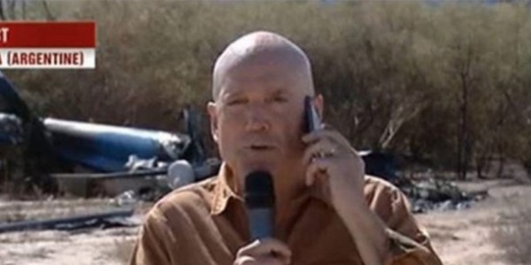 Incendié sur Twitter, Louis Bodin revient sur décision de poser avant la la carcasse de l'hélicoptère (audio)