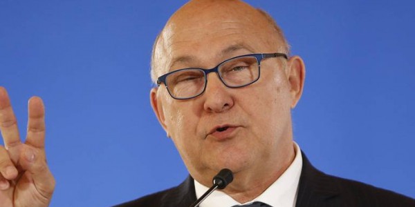 Michel Sapin hospitalisé après avoir glissé dans une station-service