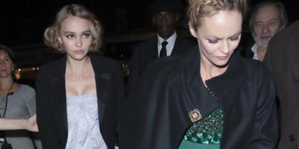 Vanessa Paradis et sa fille Lily-Rose, une photo inédite en marge d'un défilé Chanel dévoilée