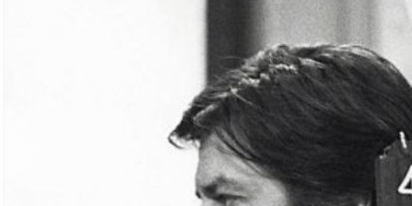Alain Delon intrigué par l'étrange comportement de sa mère