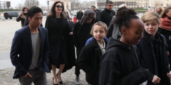 Angelina Jolie tourne la page Brad Pitt avec un agent immobilier