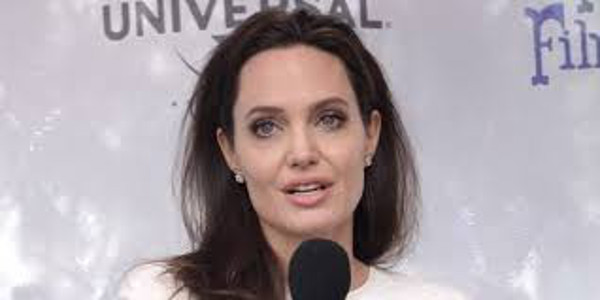 Divorcée de Brad Pitt, Angelina Jolie se confie sur sa vie de mère célibataire