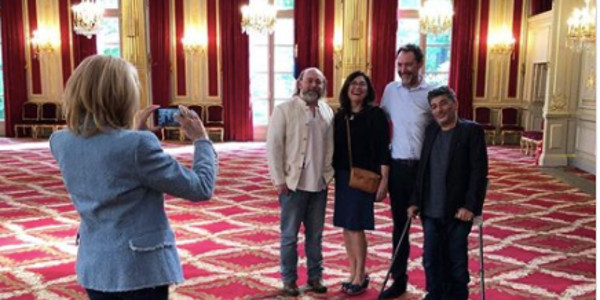 Brigitte Macron se la joue photographe à l'Elysée
