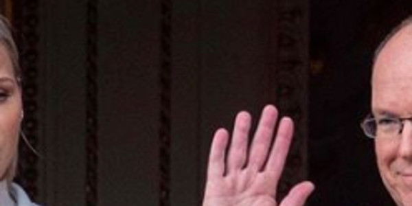 Charlène de Monaco sombre mine, Albert de Monaco mal à l'aise, la preuve