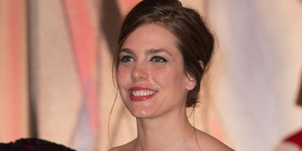 Charlotte Casiraghi croule sous les bagages. La photo buzz de Diva e Donna