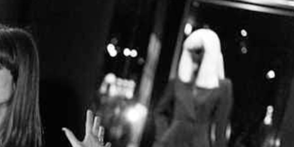 Charlotte Casiraghi ultra fine, délicate posture en public, geste qui intrigue (photo)