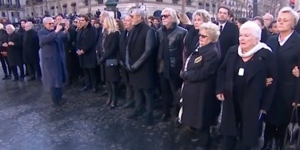 Claude Lelouch, pourquoi a-t-il filmé les obsèques de Johnny Hallyday avec son portable ?