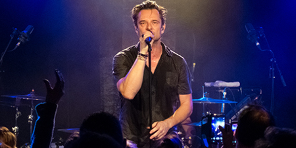 Fini le deuil, David Hallyday annonce son retour sur scène (photo)