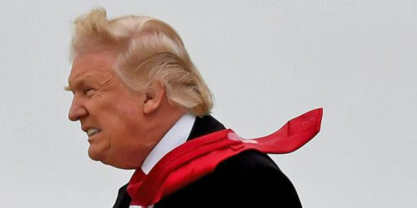 Pourquoi Donald Trump s'affiche-t-il avec sa drôle de coupe ?