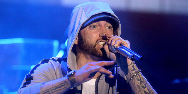 Eminem : Panique pendant son concert après des coups de feu (vidéo)