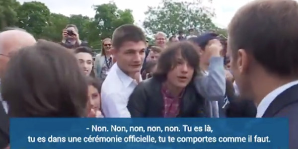 Emmanuel Macron recadre un adolescent qui l'avait appelé "Manu" (vidéo)